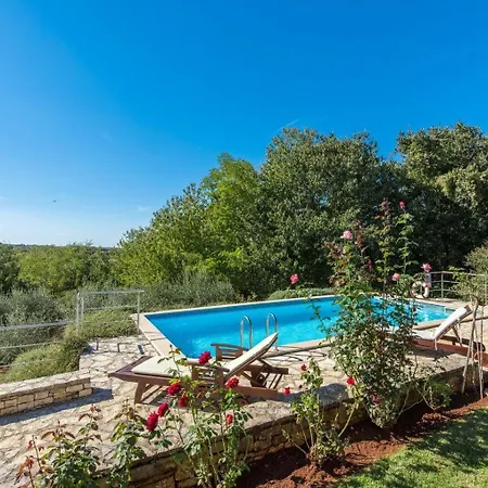 Willa Rustic Giselle With Pool In Vizinada