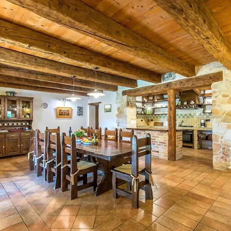 Rustic Giselle With Pool In Vizinada Willa