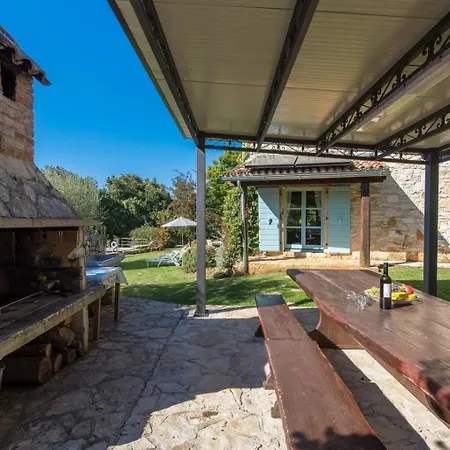 Rustic Giselle With Pool In Vizinada Villa *