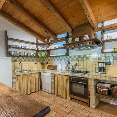 Rustic Giselle With Pool In Vizinada